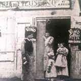 Nel 1884 nacque invece, nei pressi dell�attuale spiaggia di Pane e Pomodoro, la rustica Osteria del Filoscino...